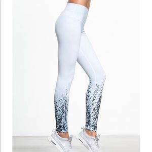 NWOT Alo High-Waist Airbrushed Winter Legging